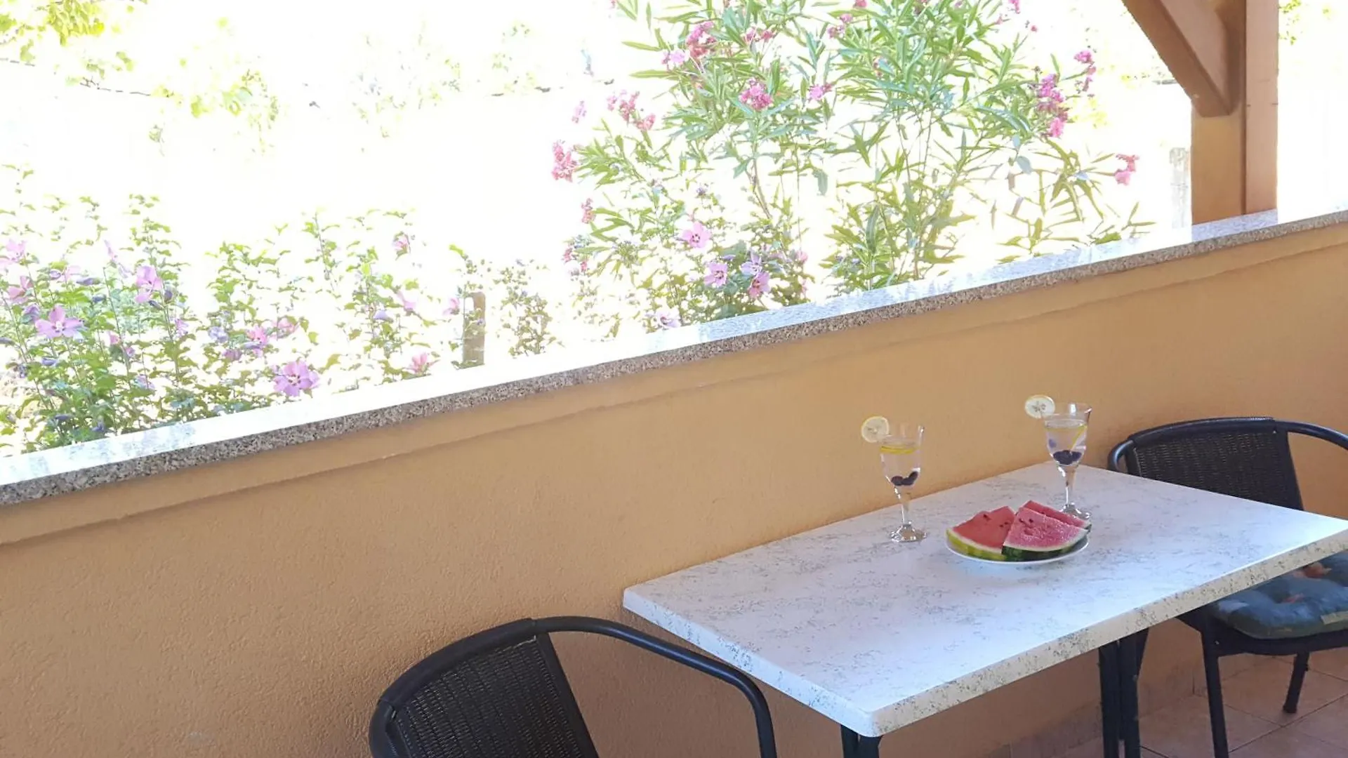 Apartments Mirakul Lopar