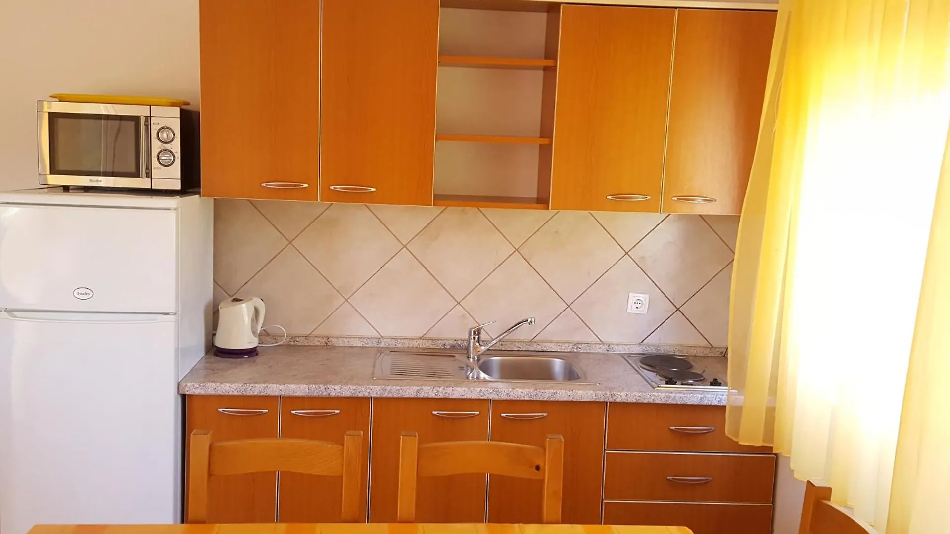 Apartments Mirakul Lopar 0*,