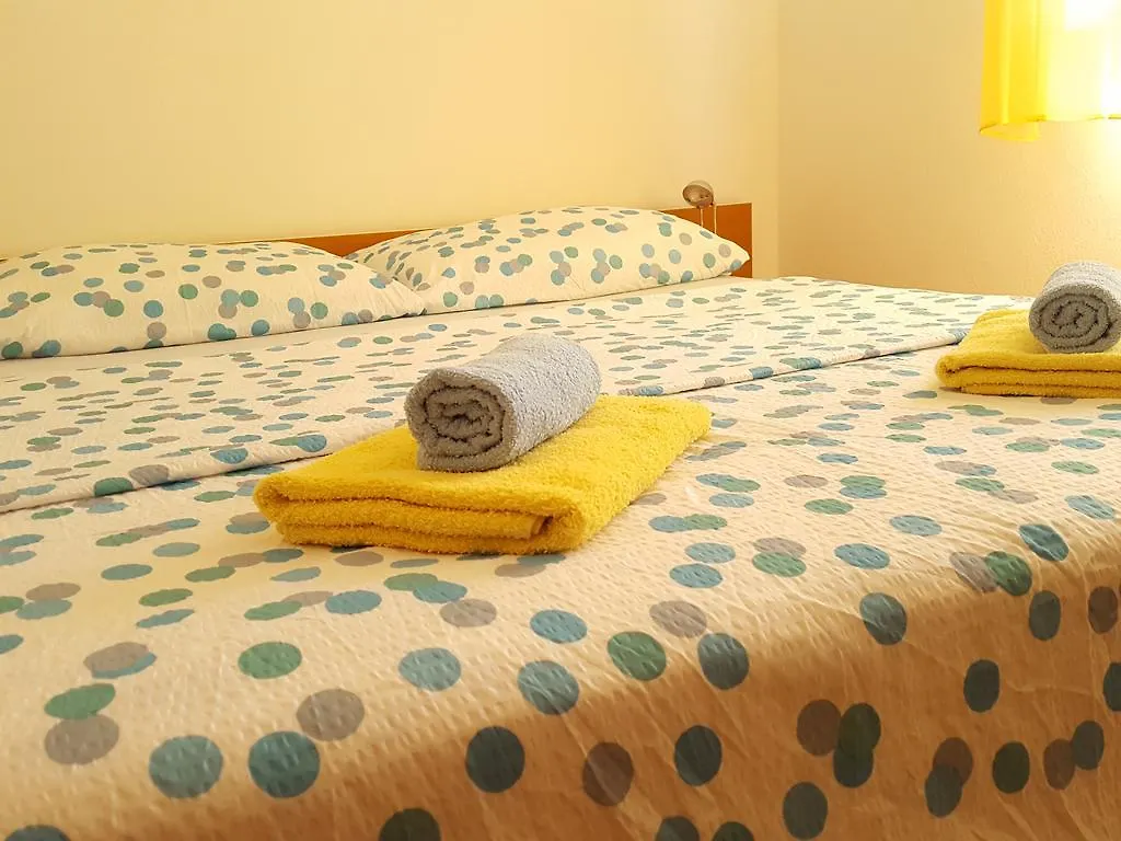 Apartments Mirakul Lopar