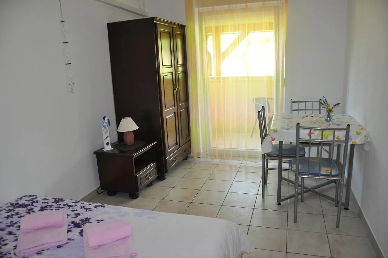 Apartments Mirakul Lopar 0*,