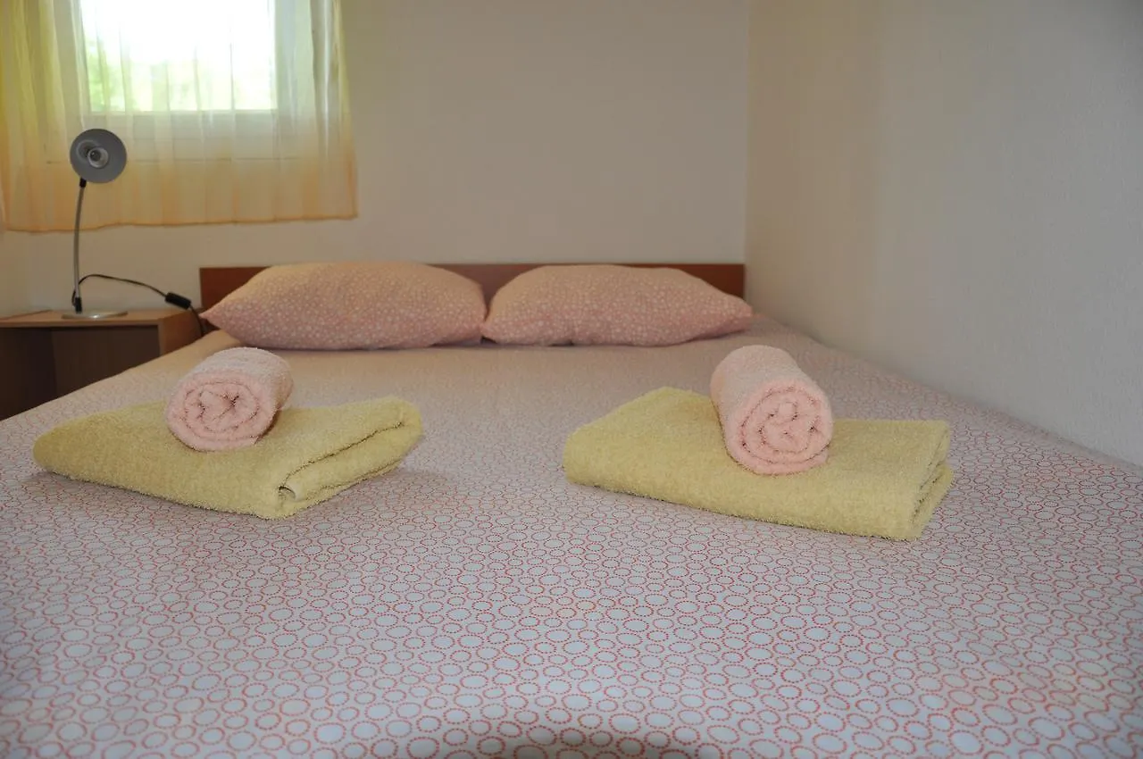 Apartments Mirakul Lopar
