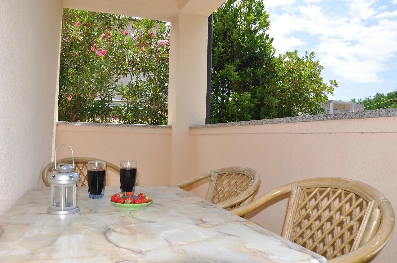 Apartments Mirakul Lopar