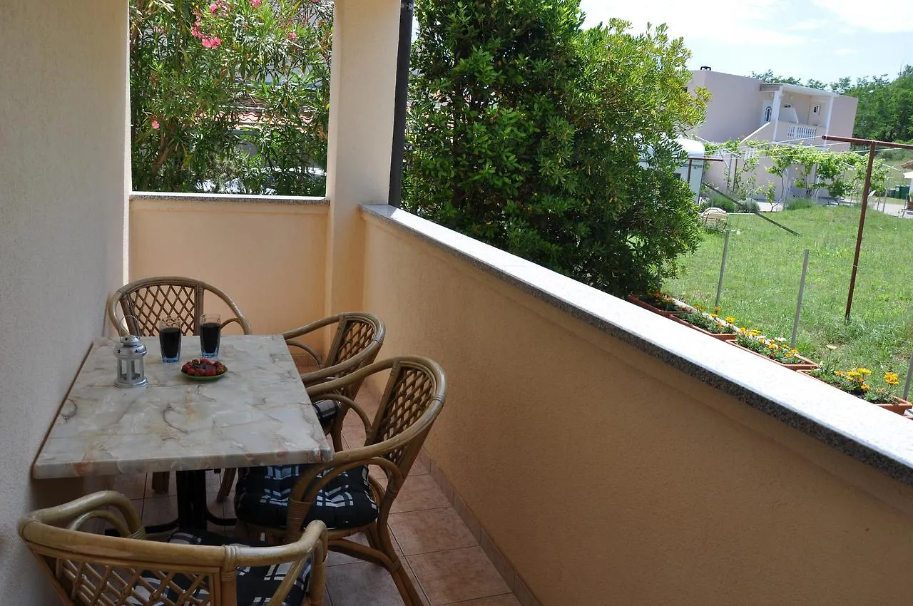 Apartments Mirakul Lopar